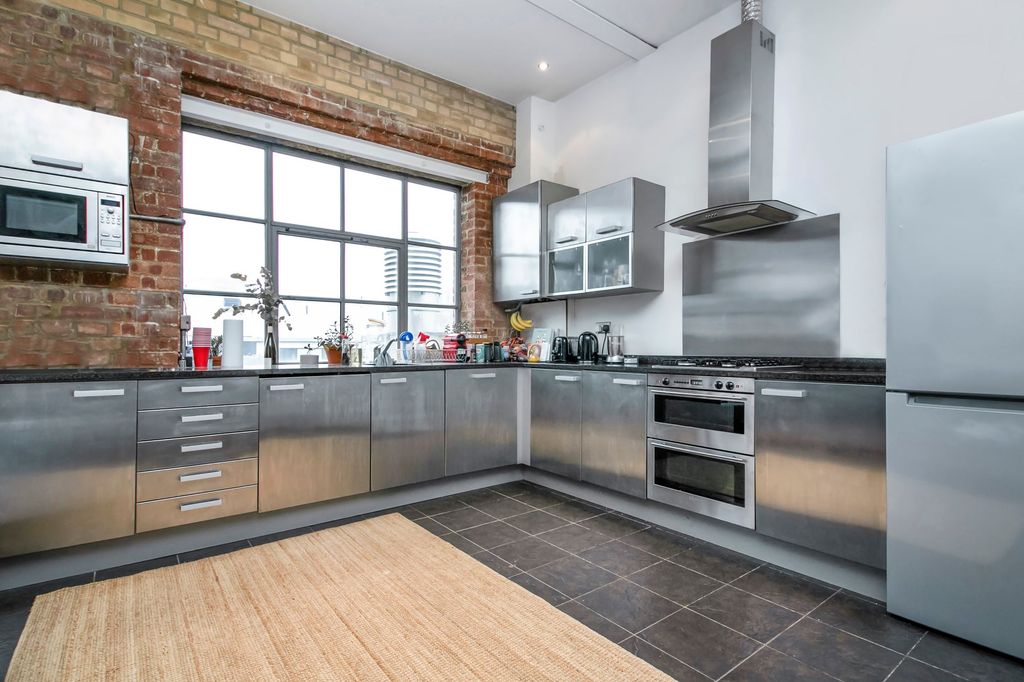 Property photo 2 of 8