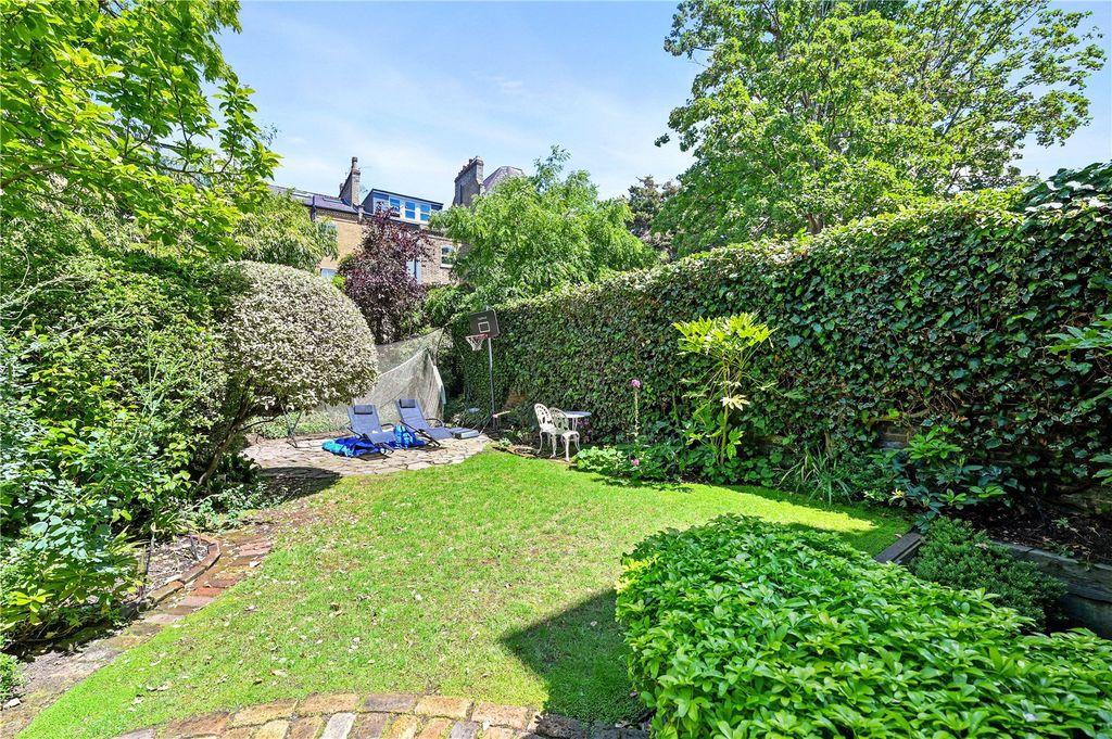 Property photo 2 of 13 Garden