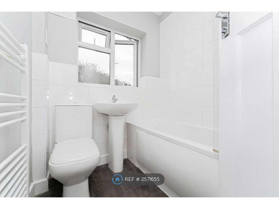 Property photo 3 of 7 Bathroom