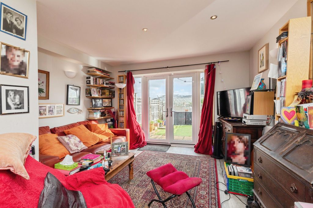 Property photo 3 of 20 Living Room