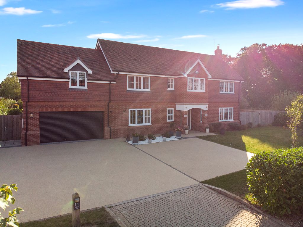 Property photo 1 of 32