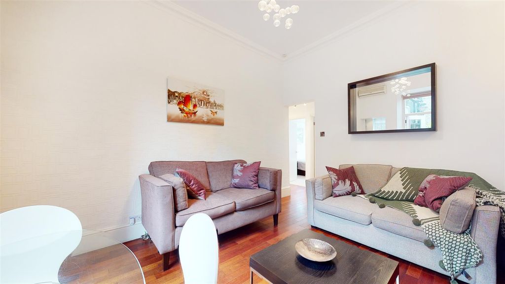 Property photo 3 of 10 Bernard-St-Bloomsbury-London-UK-07032020_114843.Jp