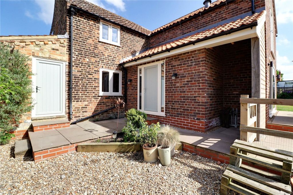 Property photo 2 of 37 Picture No. 64