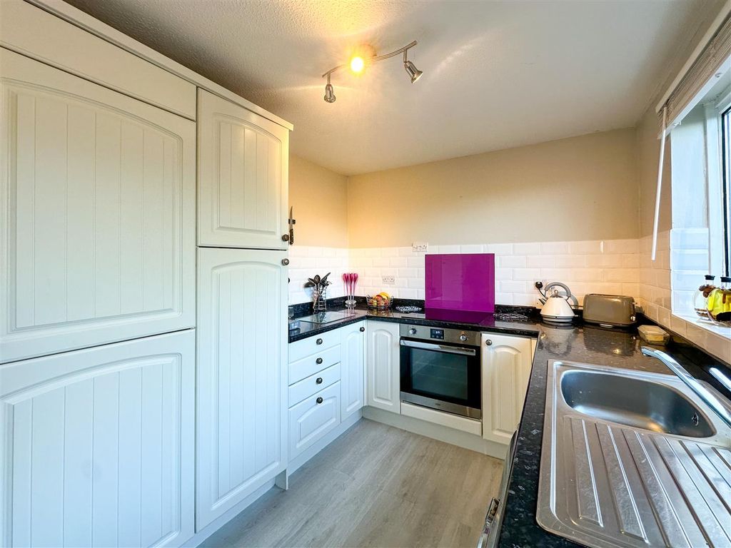 Property photo 2 of 21