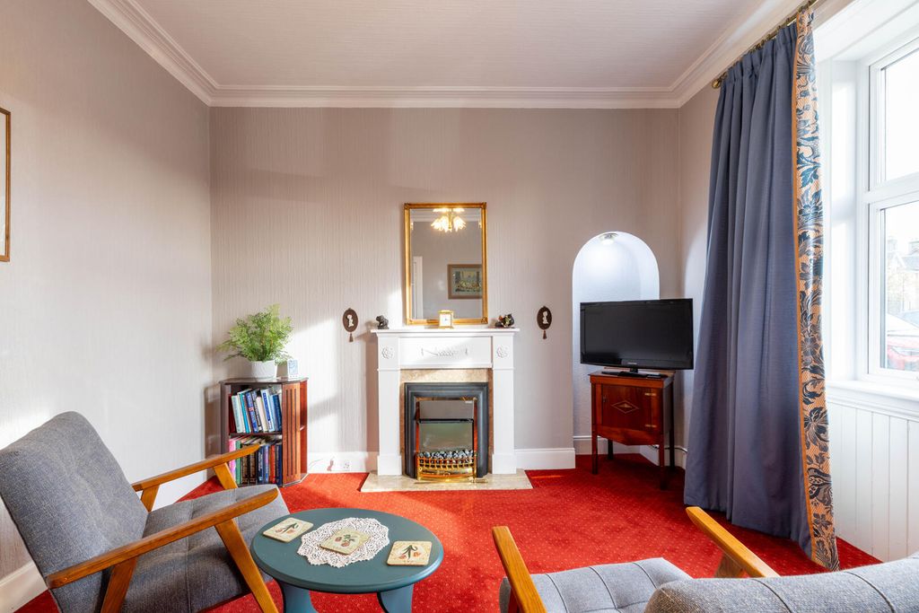 Property photo 3 of 19 Living Room