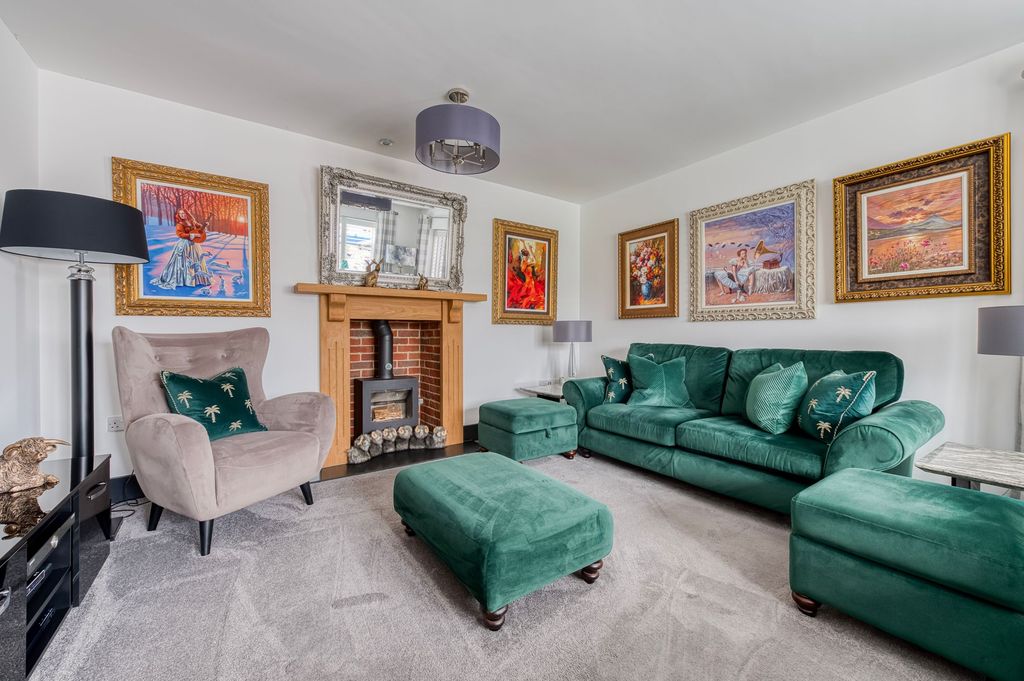 Property photo 3 of 27