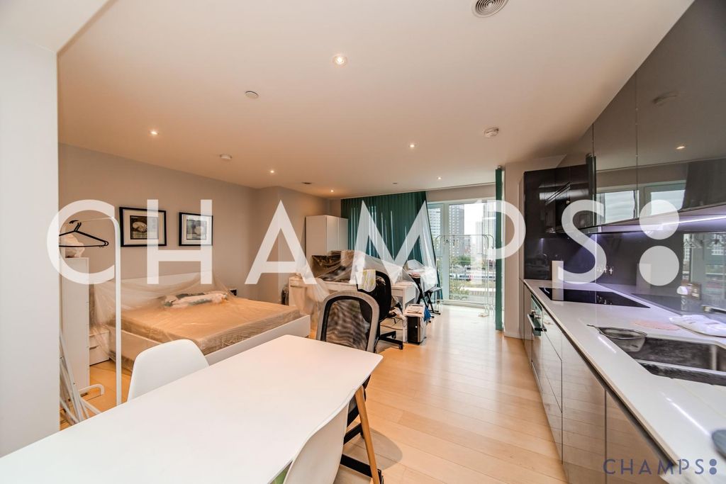 Property photo 1 of 8 Brand New Studio Apartment With Concierge &amp; Residentsâ€™ Gym | Glasshouse Gardens, Stratford E20