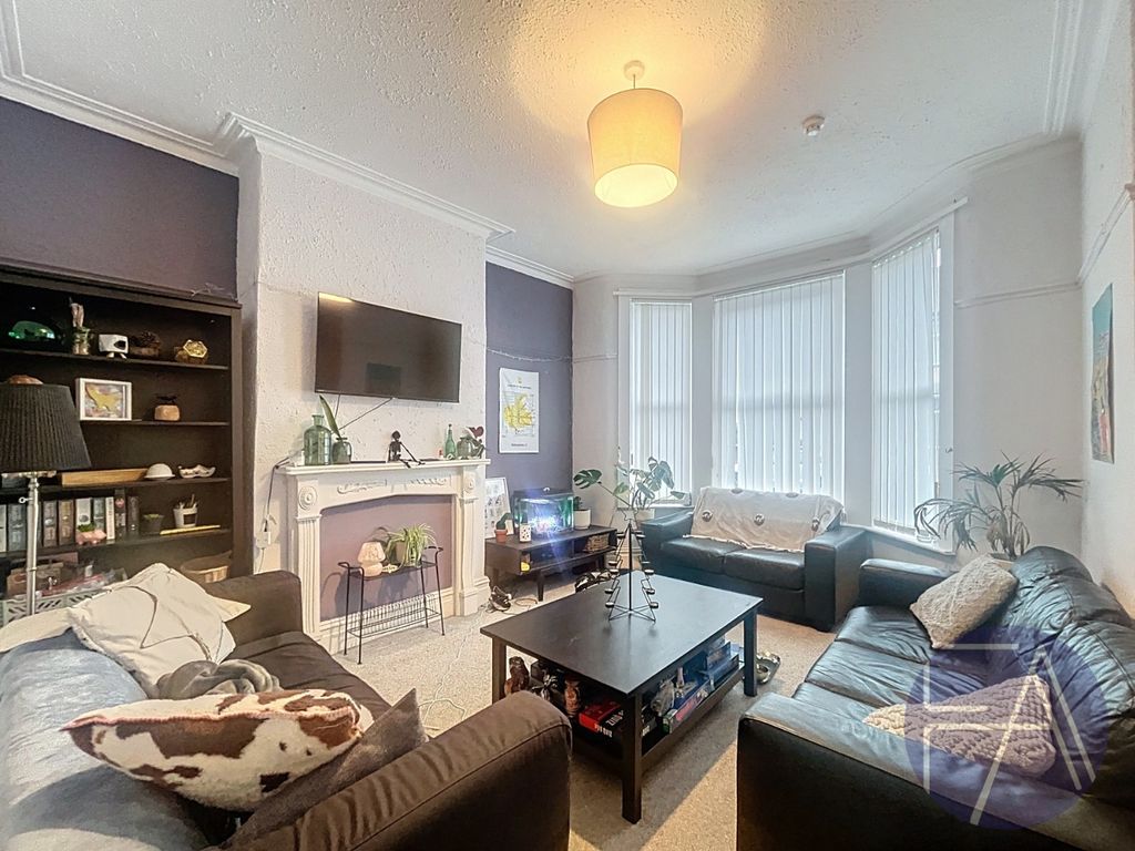 Property photo 2 of 11 4684564