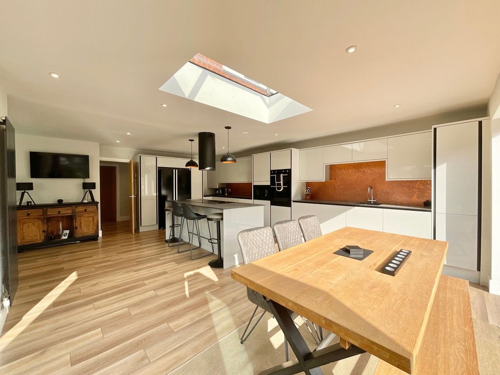 Property photo 3 of 32