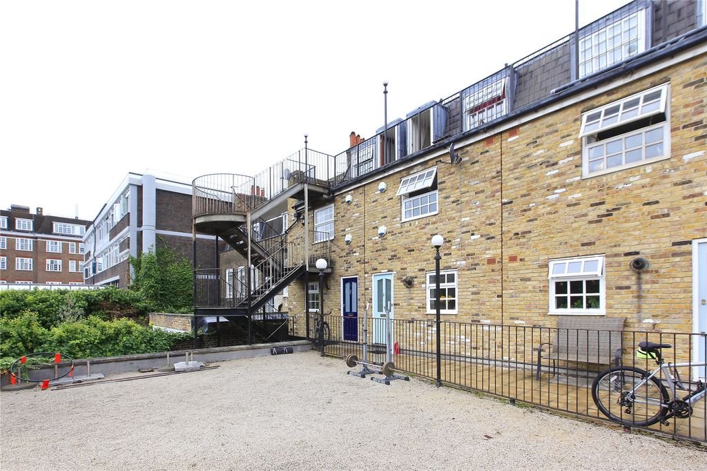 Property photo 2 of 8