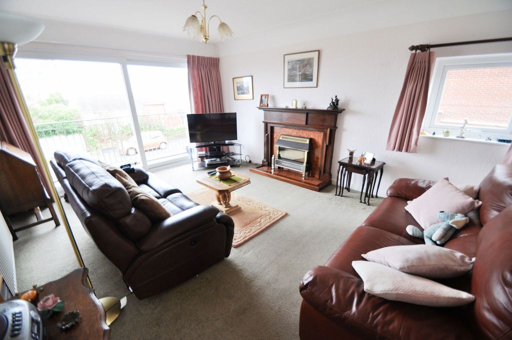 Property photo 2 of 33