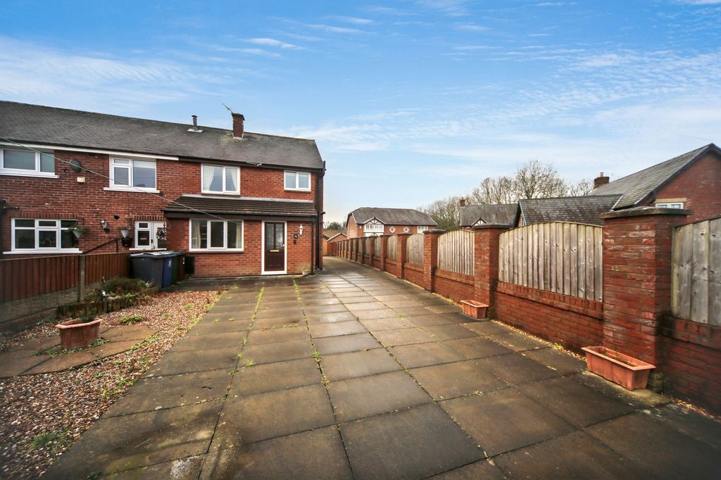 Property photo 2 of 26