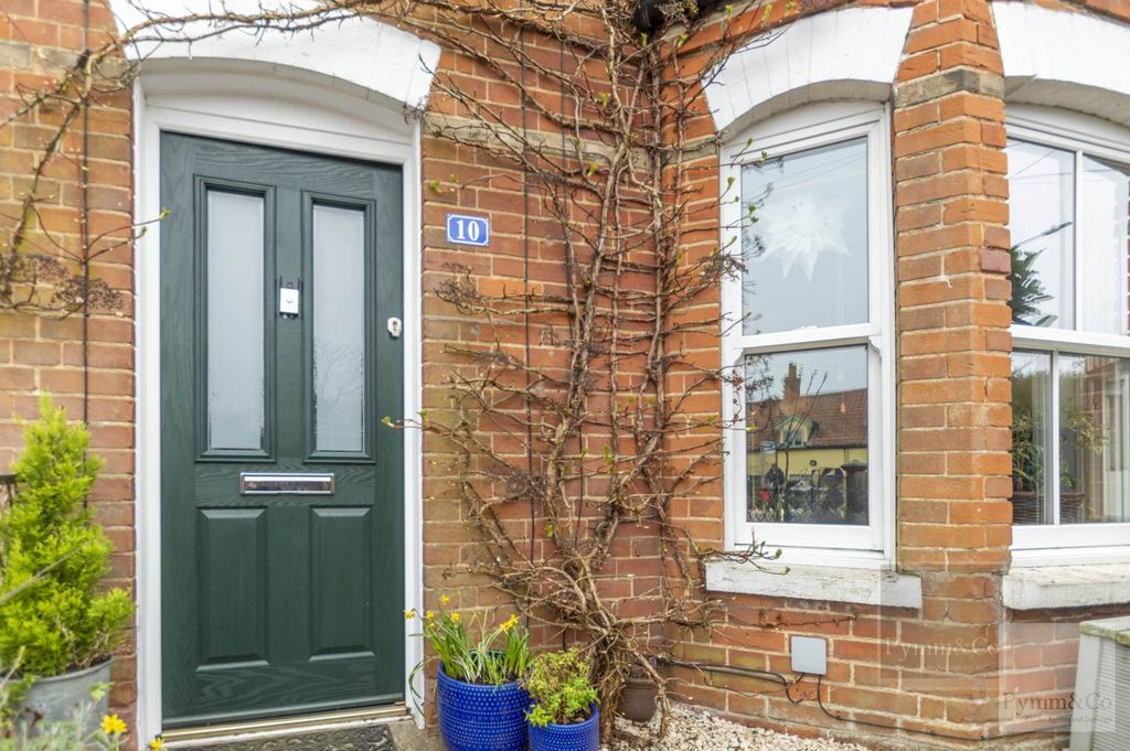 Property photo 1 of 17