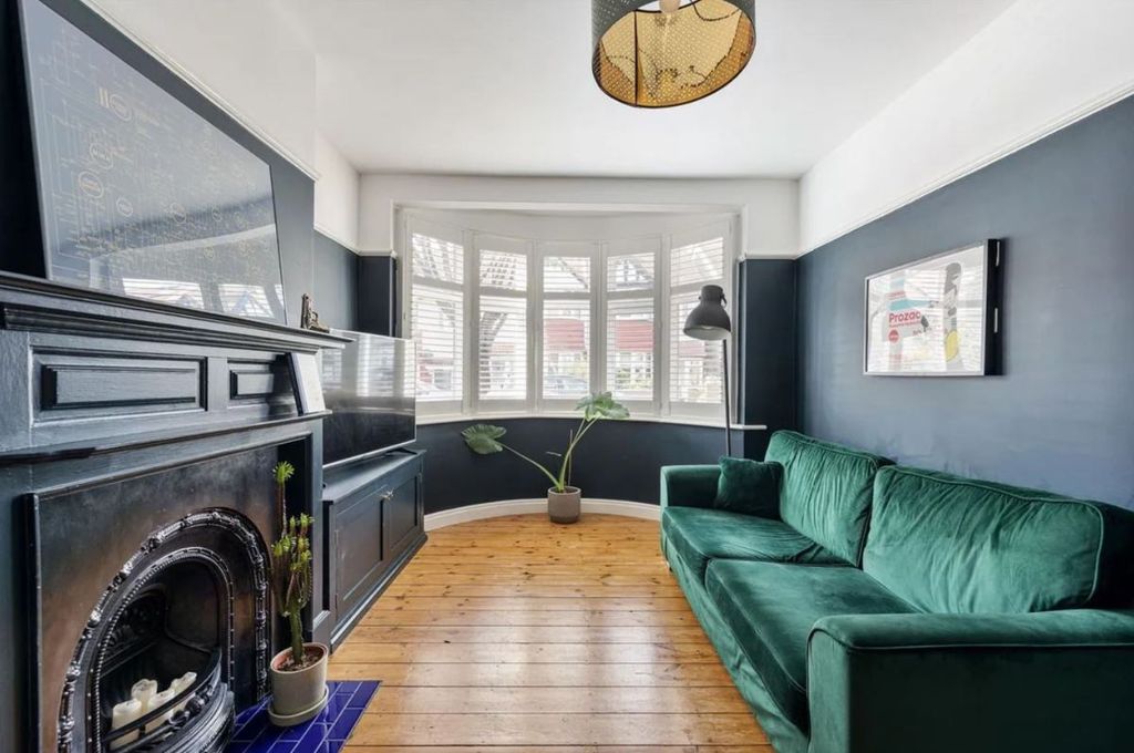 Property photo 3 of 34