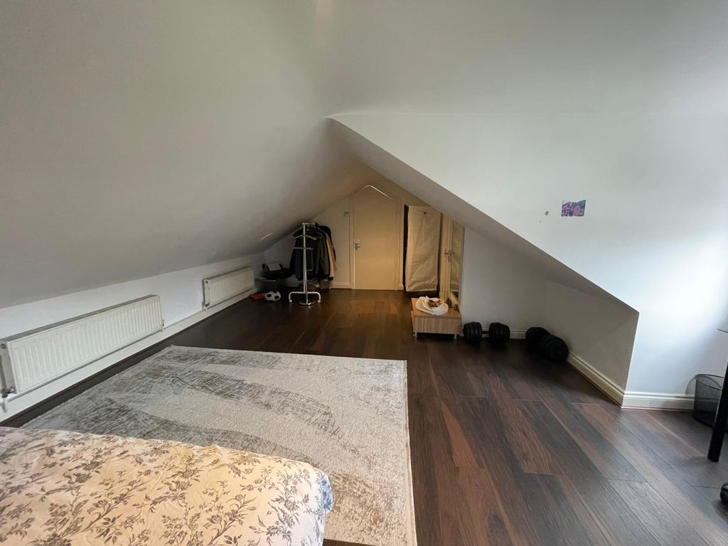 Additional image 29 of 5 bed terraced house to rentLodge Close, Chigwell IG7