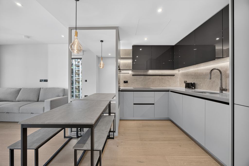 Property photo 3 of 23 Pbox-Img.Jpg