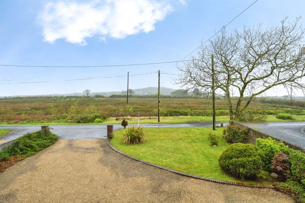 Property photo 2 of 31