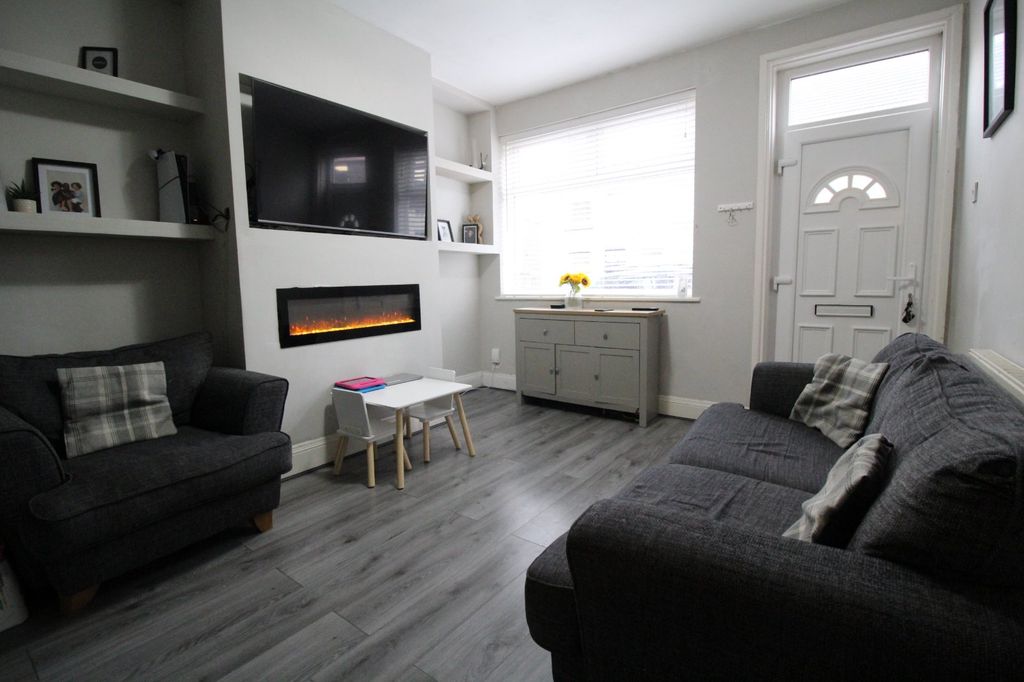 Property photo 3 of 14 Lounge