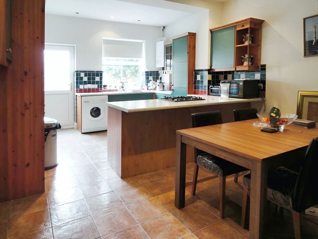 Property photo 2 of 9 Kit