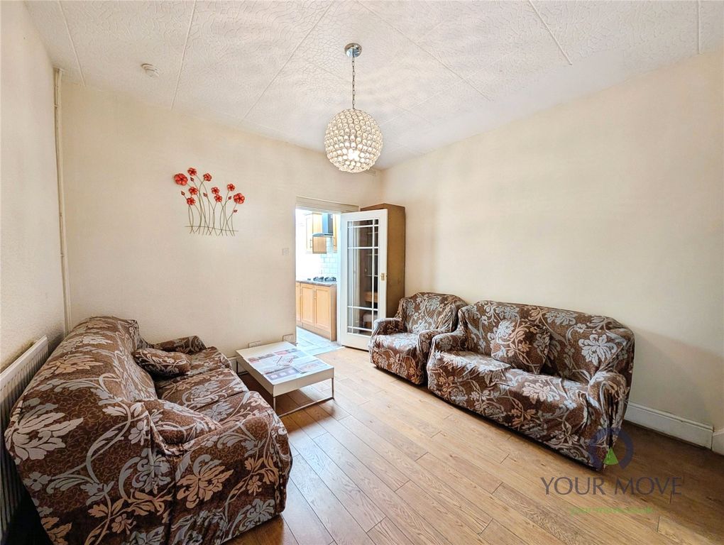 Property photo 3 of 10 Lounge