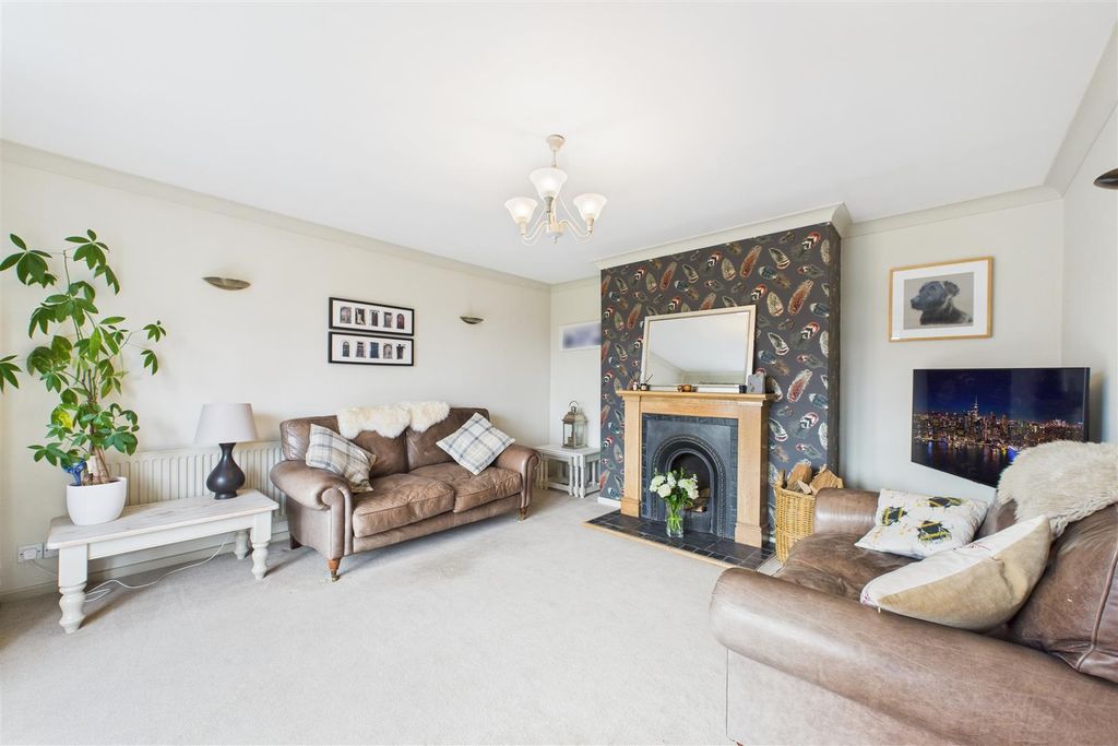 Property photo 2 of 27 Lounge