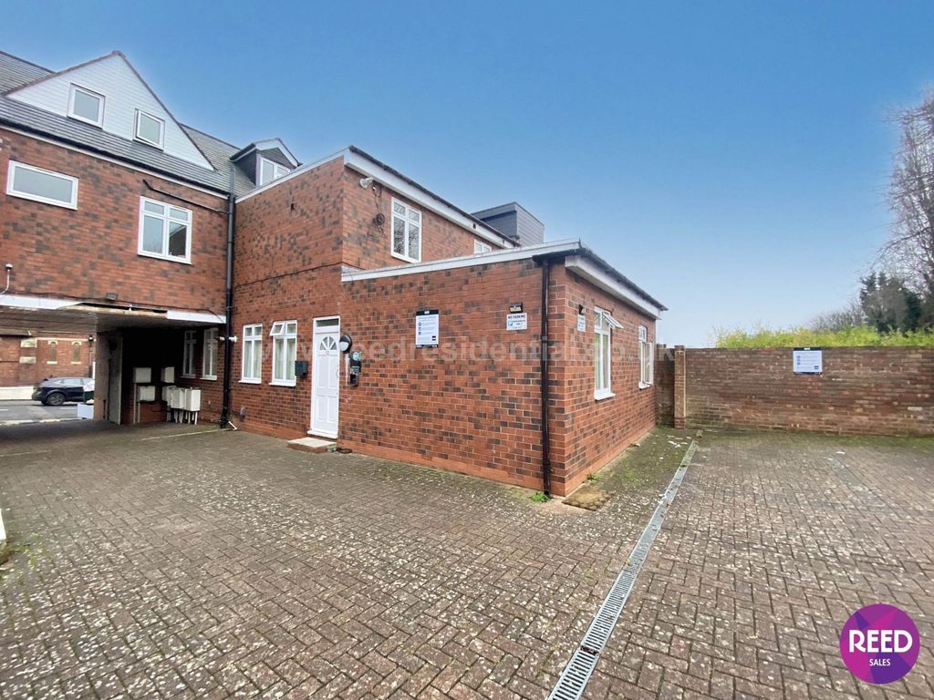 Property photo 2 of 8