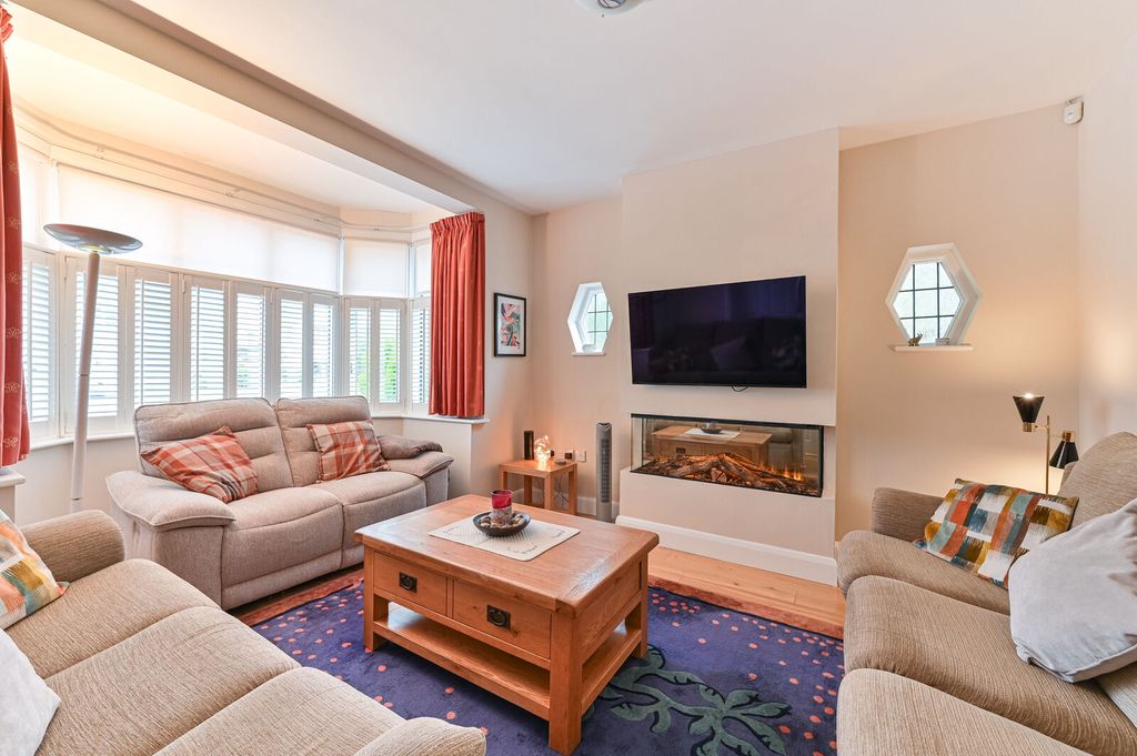 Property photo 2 of 34