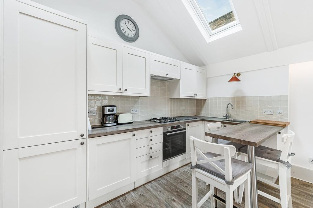 Property photo 2 of 6 64 The Avenue-7.Jpg