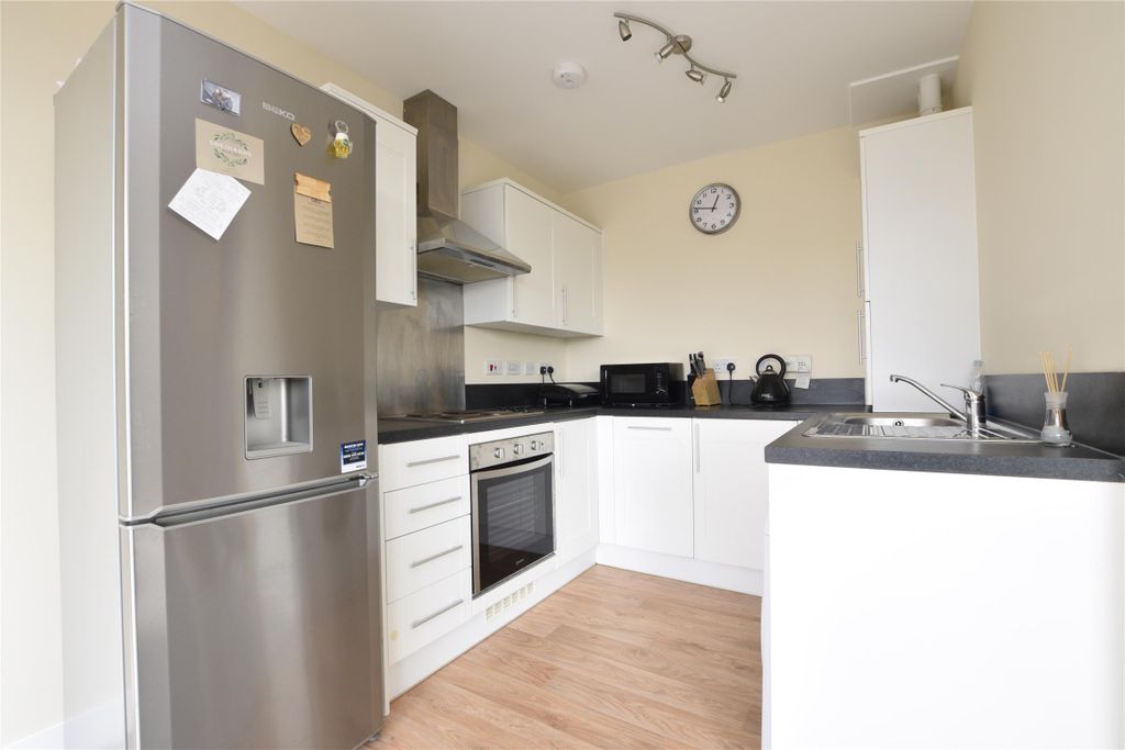 Property photo 3 of 9 Kitchen