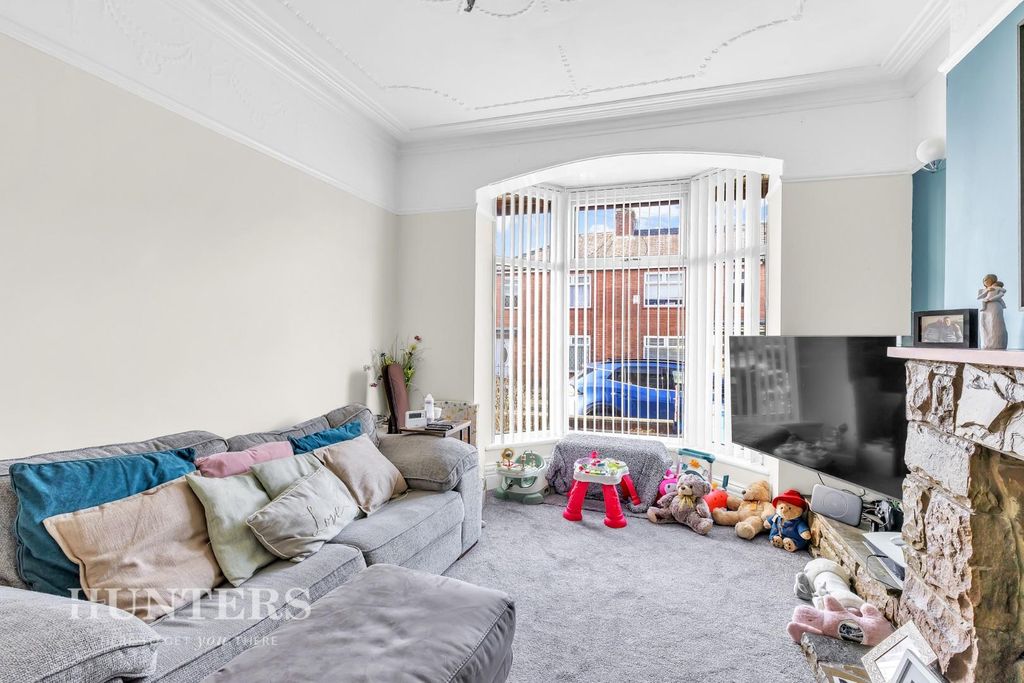 Property photo 2 of 21 Living Room