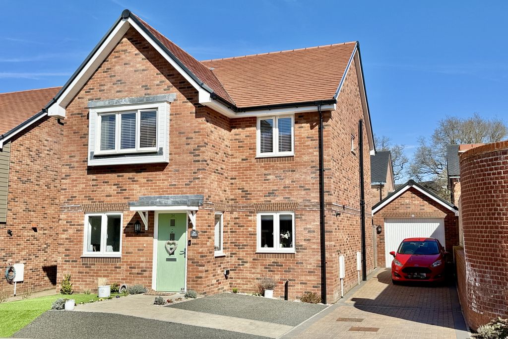 Property photo 1 of 25 34 Heathpoult Road