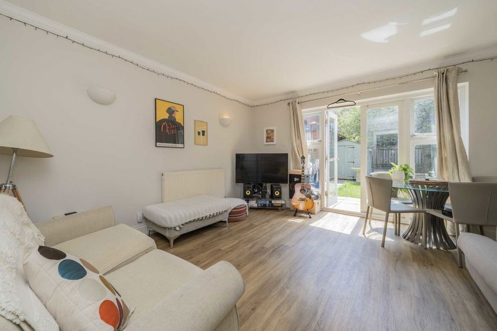 Property photo 2 of 7