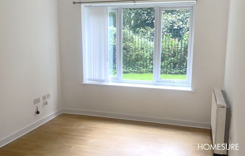 Property photo 2 of 6 Bedroom