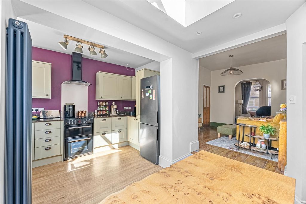 Property photo 2 of 15 Kitchen Dining 1