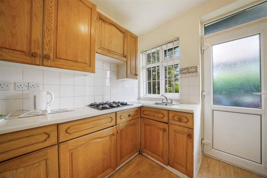 Property photo 2 of 7 Flat 14, Clifford Court - Eehd4Mf6Vzzkjar6Kjvj.Jpg