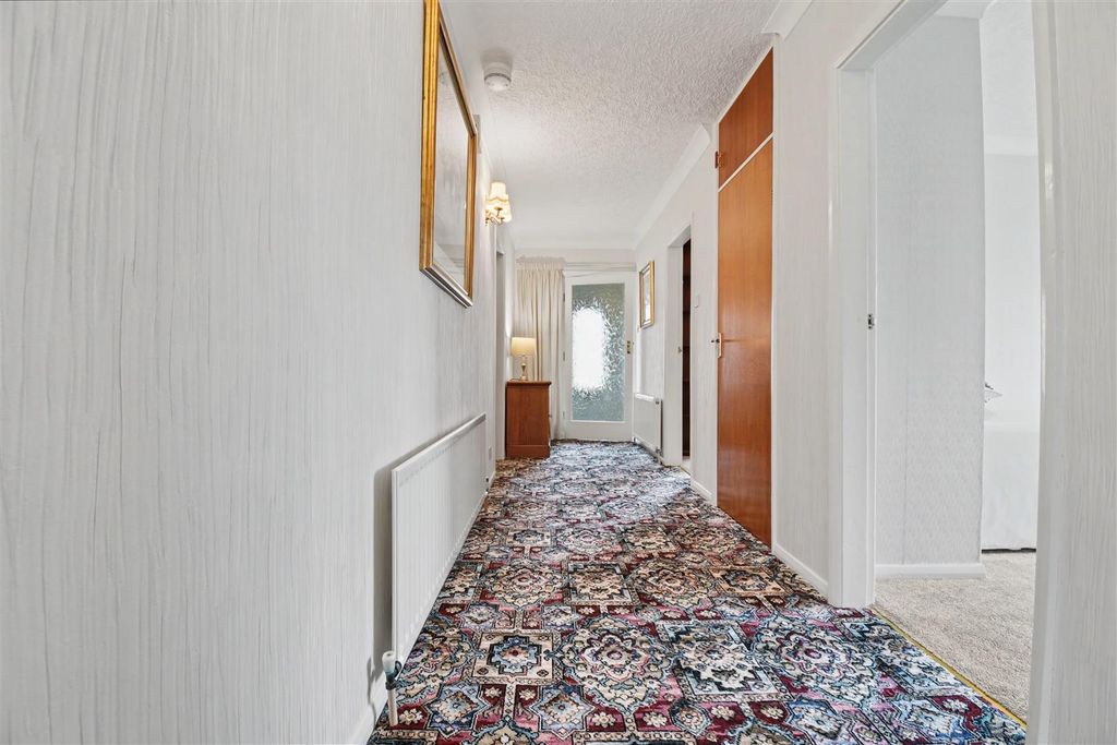 Property photo 3 of 33 Entrance Hallway