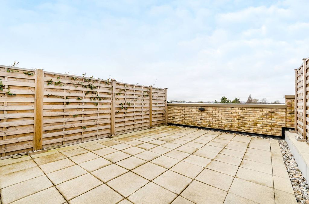 Property photo 2 of 28