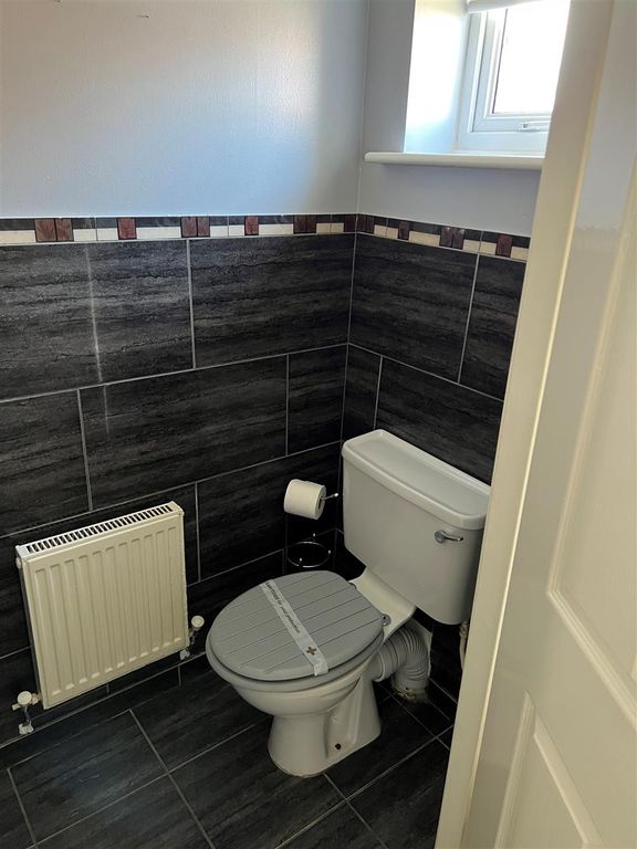 Property photo 1 of 9 Cloaks/W.c