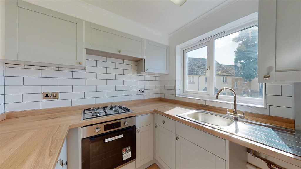 Property photo 3 of 9 Kitchen