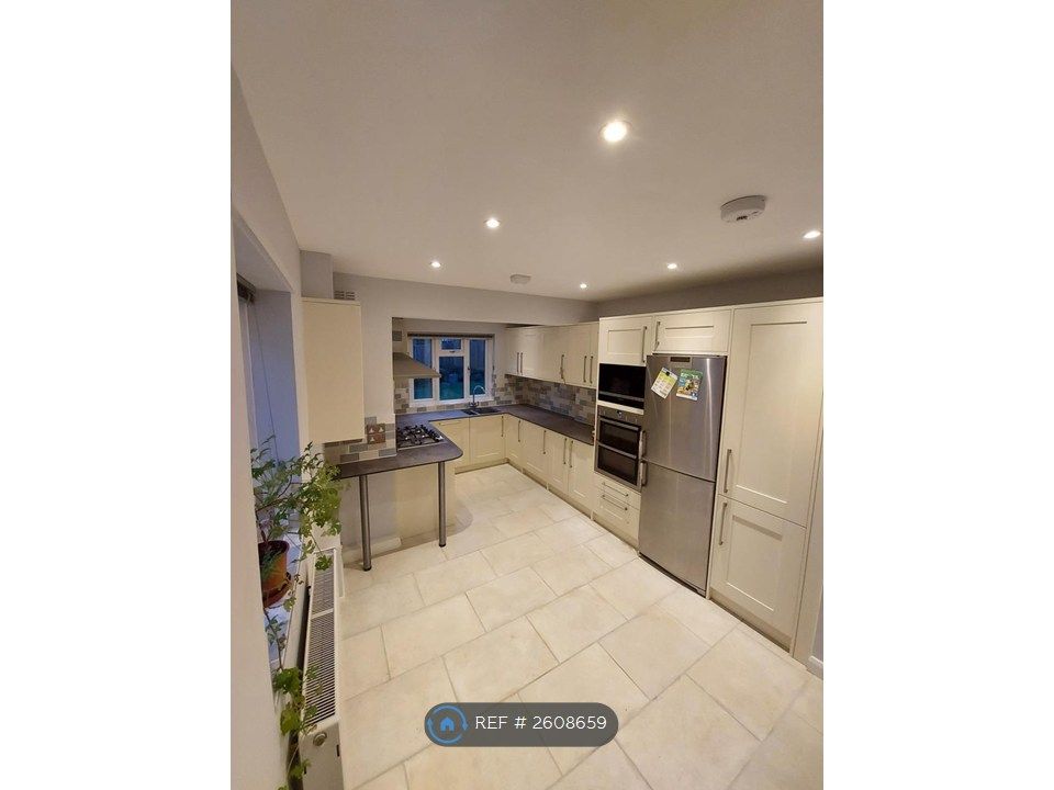 Property photo 2 of 12 Kitchen