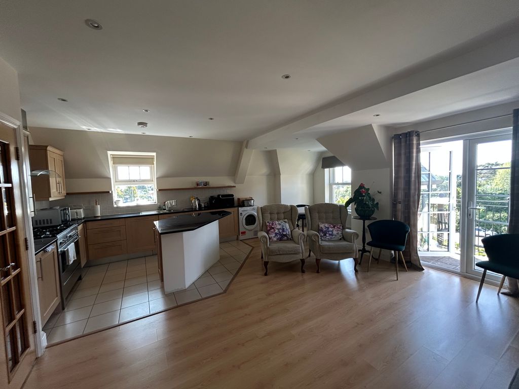 Property photo 3 of 16 Image00006