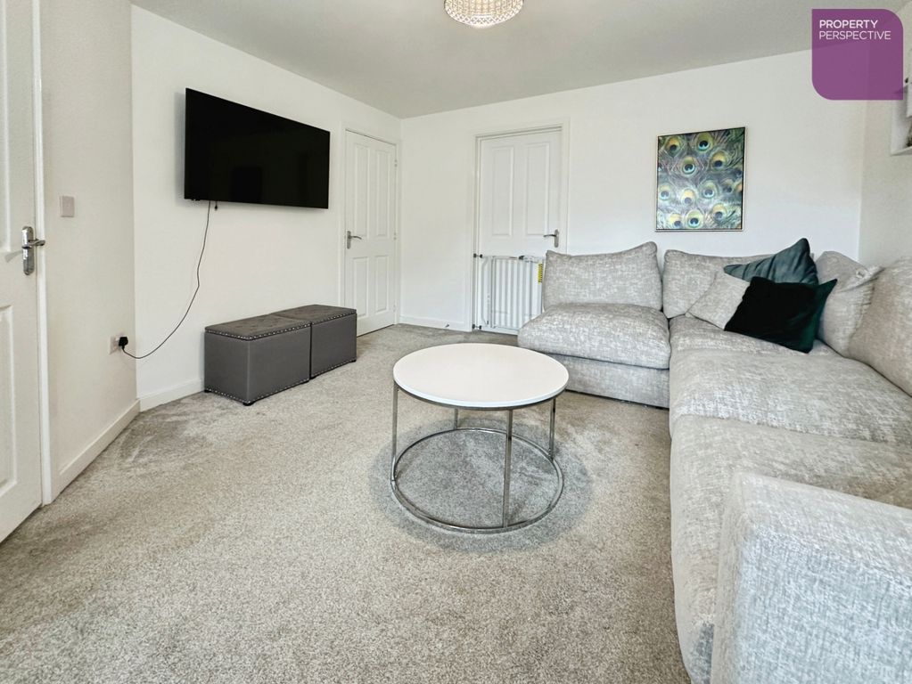 Property photo 3 of 16 Lounge