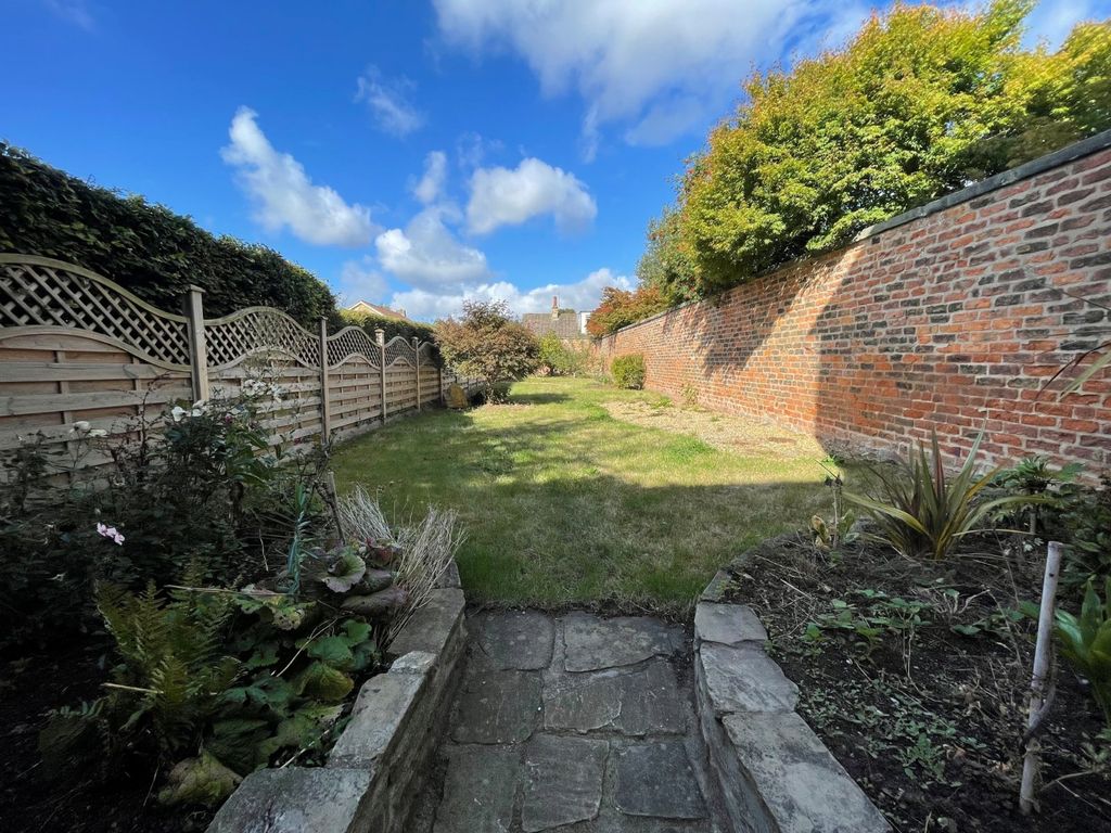 Property photo 1 of 7 Garden