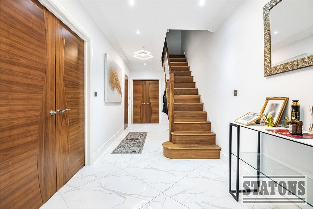 Property photo 2 of 17 Picture No. 03