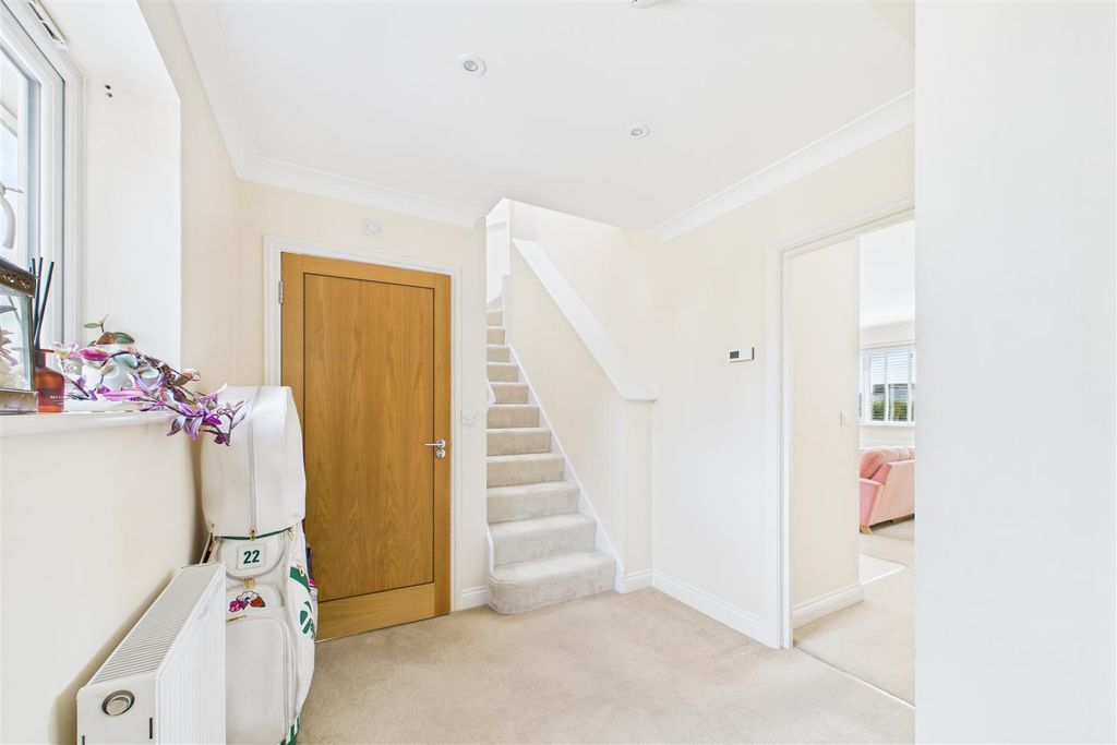 Property photo 3 of 14 Hallway
