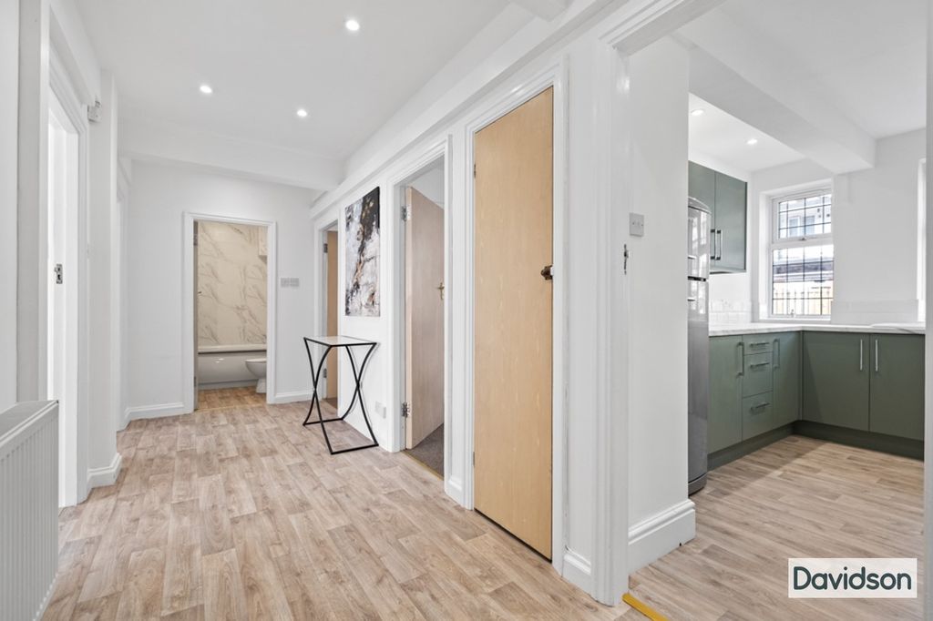 Property photo 1 of 19 Hallcal1