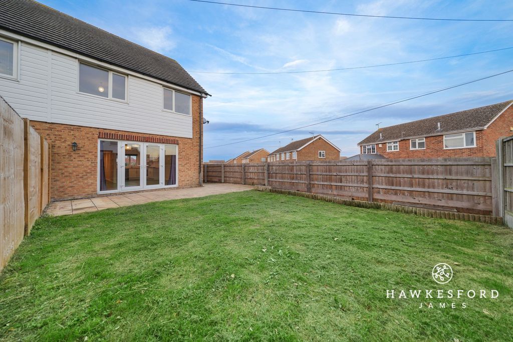 Property photo 2 of 13 Mount Field, Queenborough - Garden