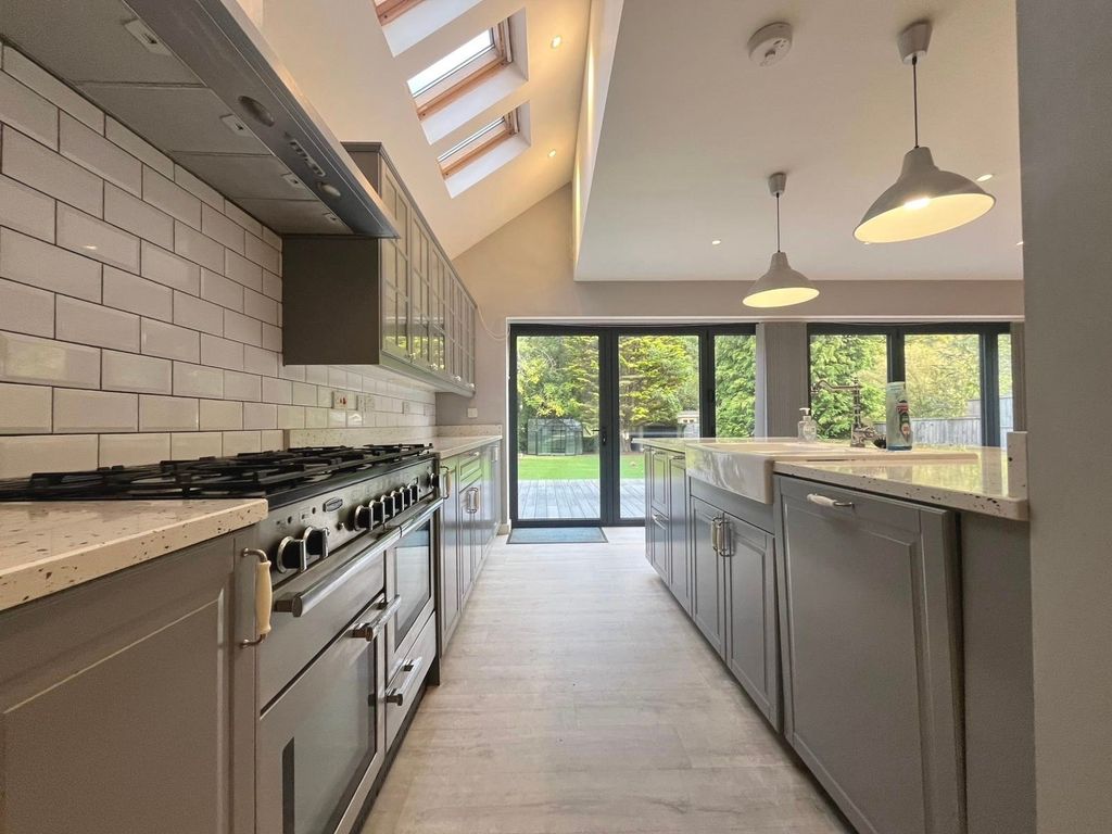 Property photo 2 of 37 Picture No. 34