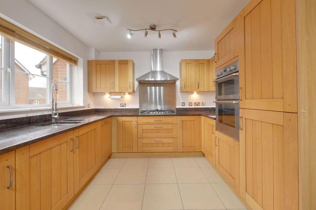 Property photo 2 of 23