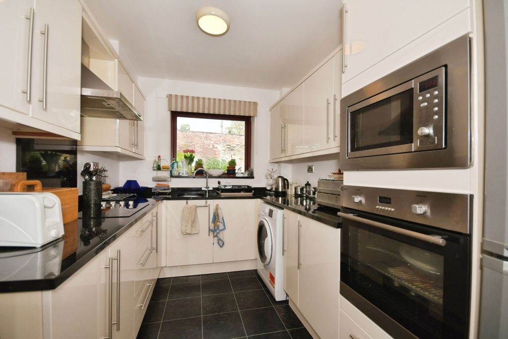 Property photo 2 of 10 Pbox-Img.Jpg
